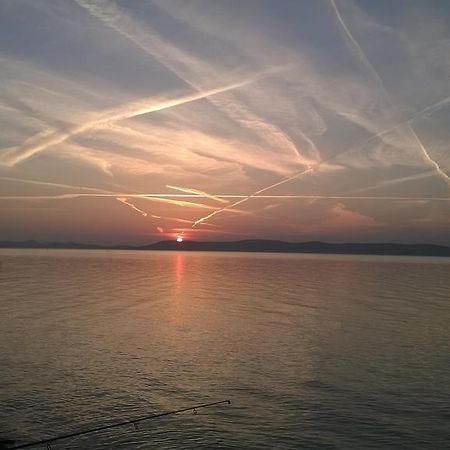 Eva Vendeghaz Villa Balatonlelle Buitenkant foto