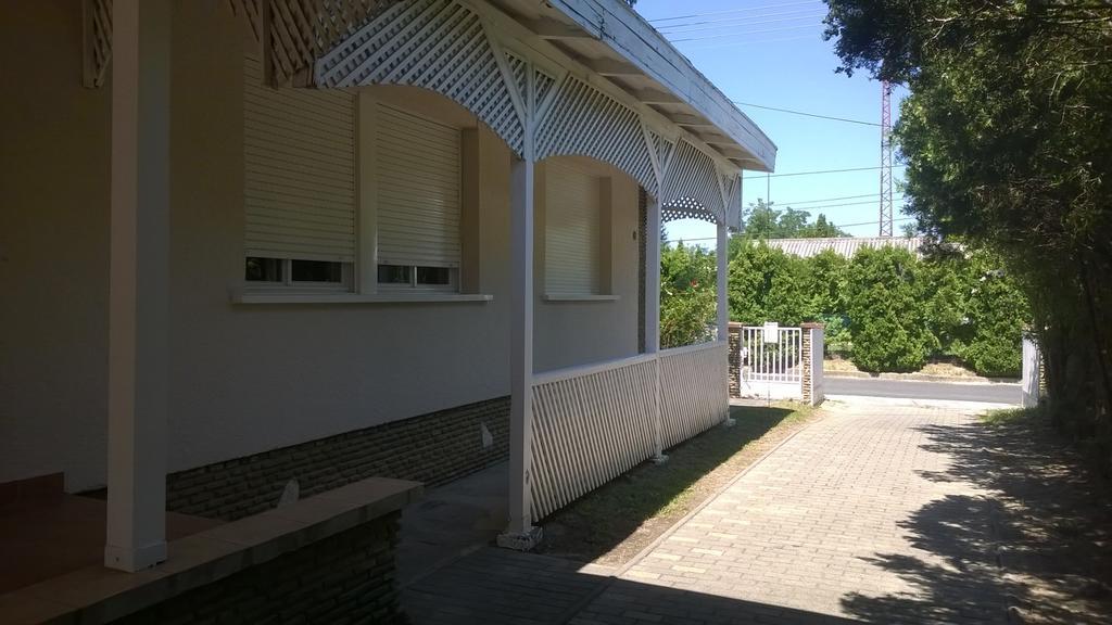 Eva Vendeghaz Villa Balatonlelle Buitenkant foto