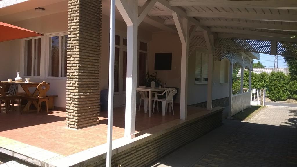 Eva Vendeghaz Villa Balatonlelle Buitenkant foto